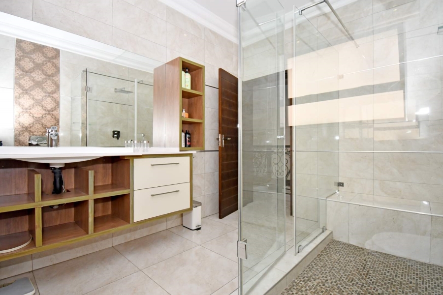 6 Bedroom Property for Sale in Blue Valley Golf Estate Gauteng