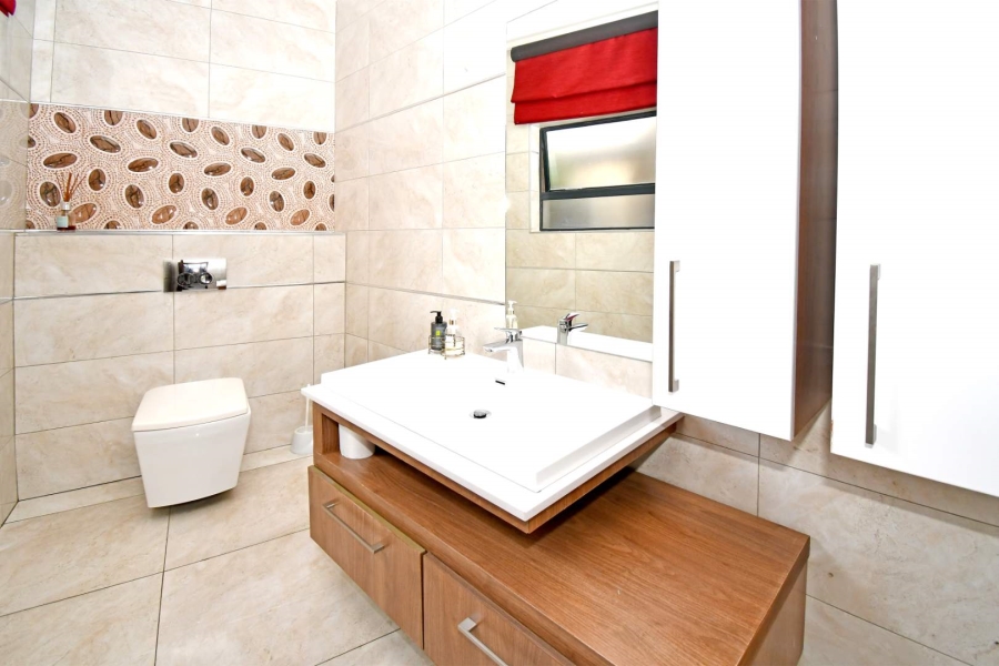 6 Bedroom Property for Sale in Blue Valley Golf Estate Gauteng