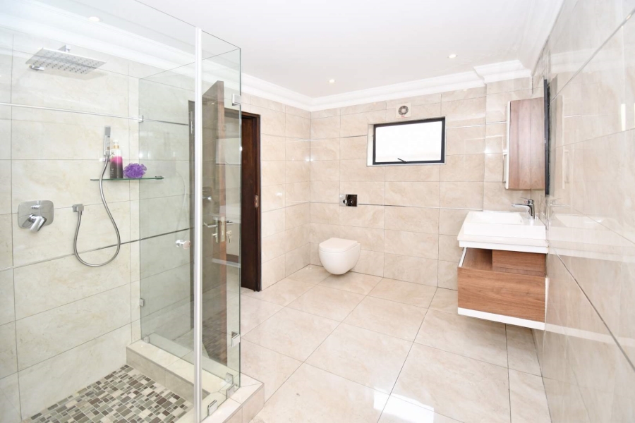 6 Bedroom Property for Sale in Blue Valley Golf Estate Gauteng