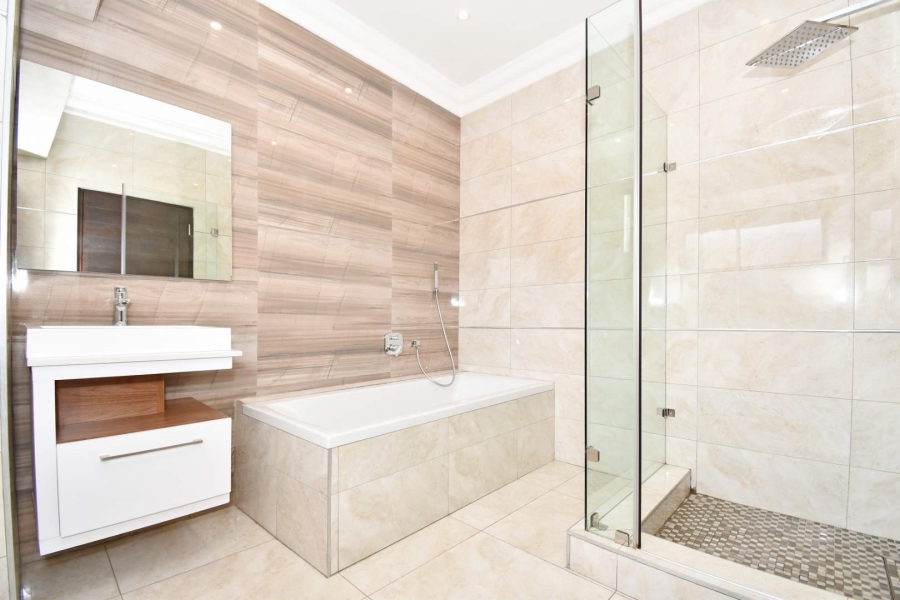 6 Bedroom Property for Sale in Blue Valley Golf Estate Gauteng