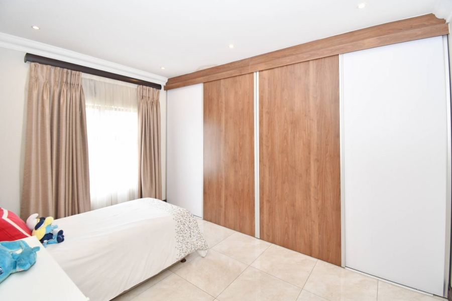 6 Bedroom Property for Sale in Blue Valley Golf Estate Gauteng