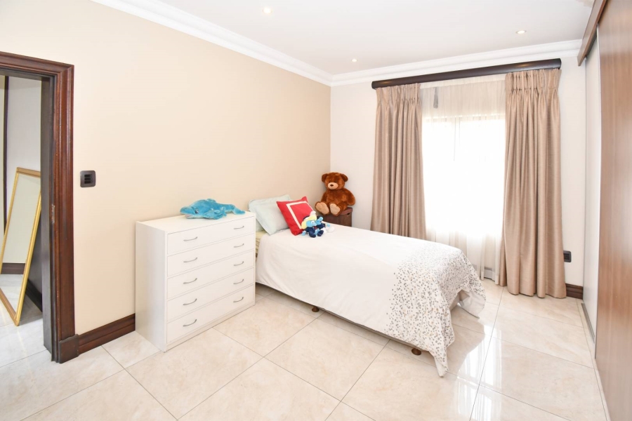 6 Bedroom Property for Sale in Blue Valley Golf Estate Gauteng