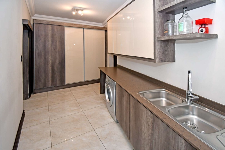 6 Bedroom Property for Sale in Blue Valley Golf Estate Gauteng