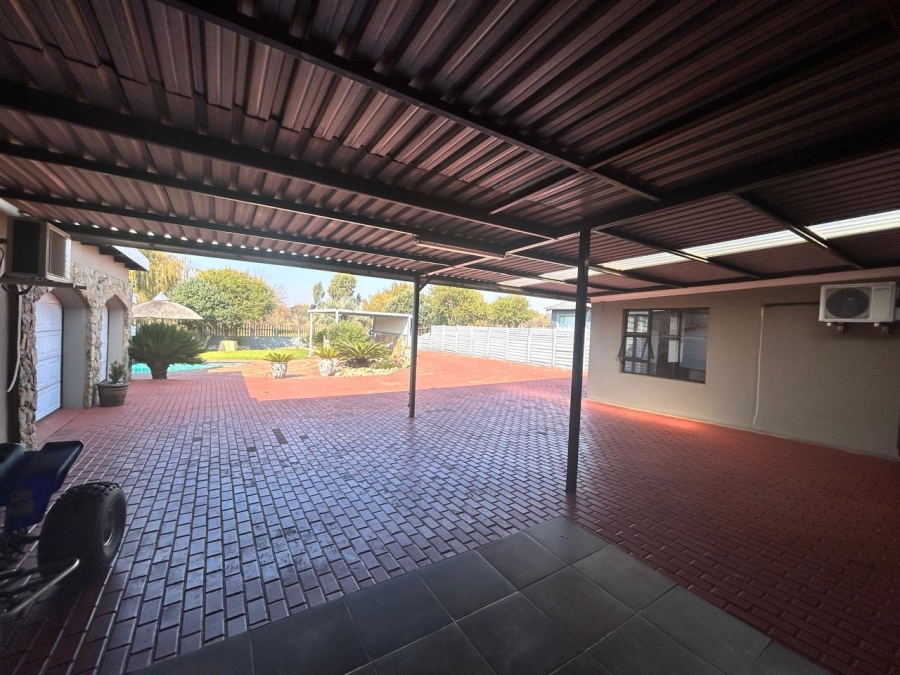 6 Bedroom Property for Sale in Rensburg Gauteng