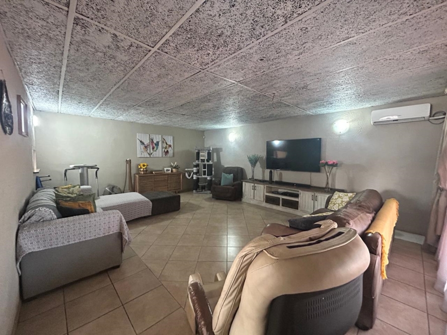 6 Bedroom Property for Sale in Rensburg Gauteng