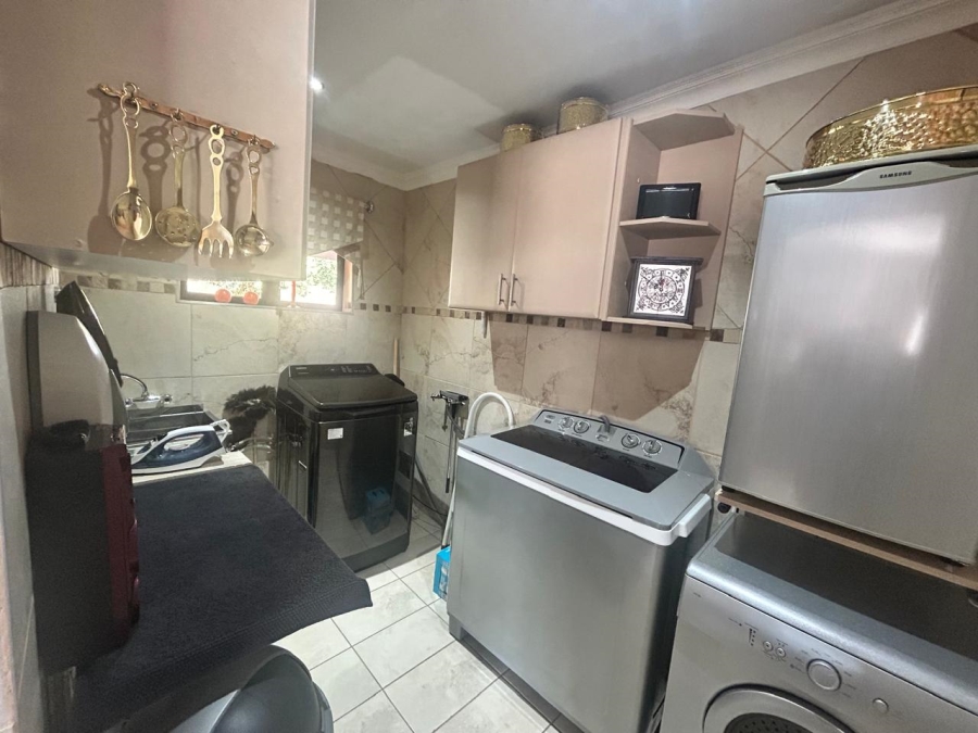 6 Bedroom Property for Sale in Rensburg Gauteng