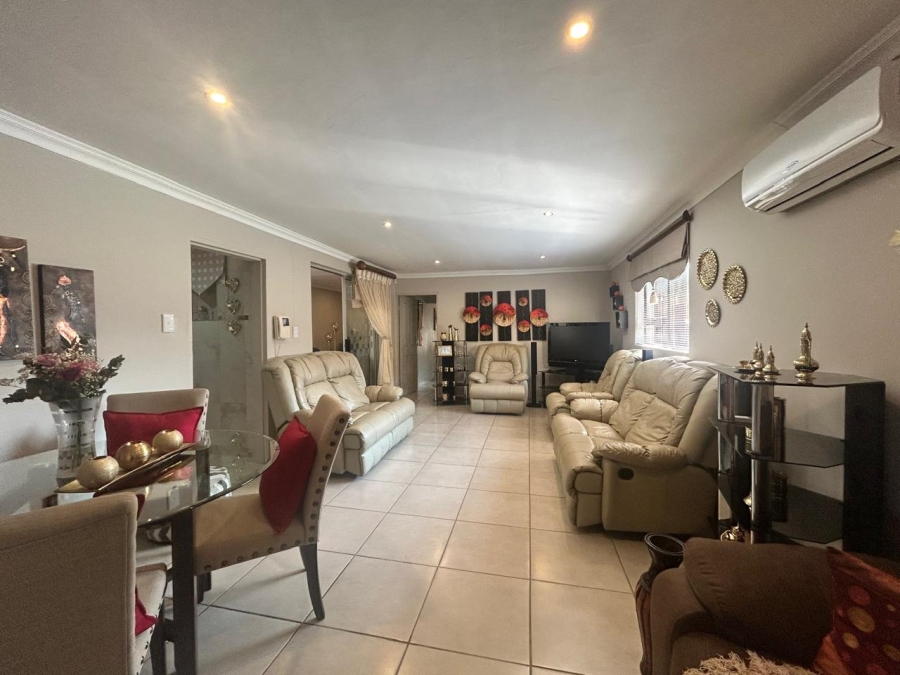 6 Bedroom Property for Sale in Rensburg Gauteng