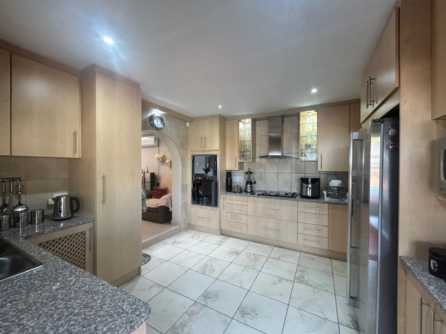 6 Bedroom Property for Sale in Rensburg Gauteng