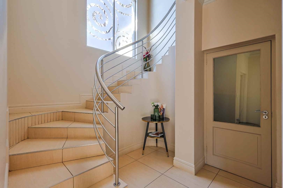 5 Bedroom Property for Sale in Mooikloof Gardens Gauteng