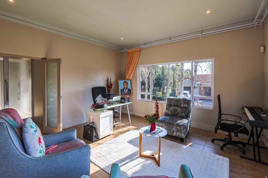 5 Bedroom Property for Sale in Mooikloof Gardens Gauteng