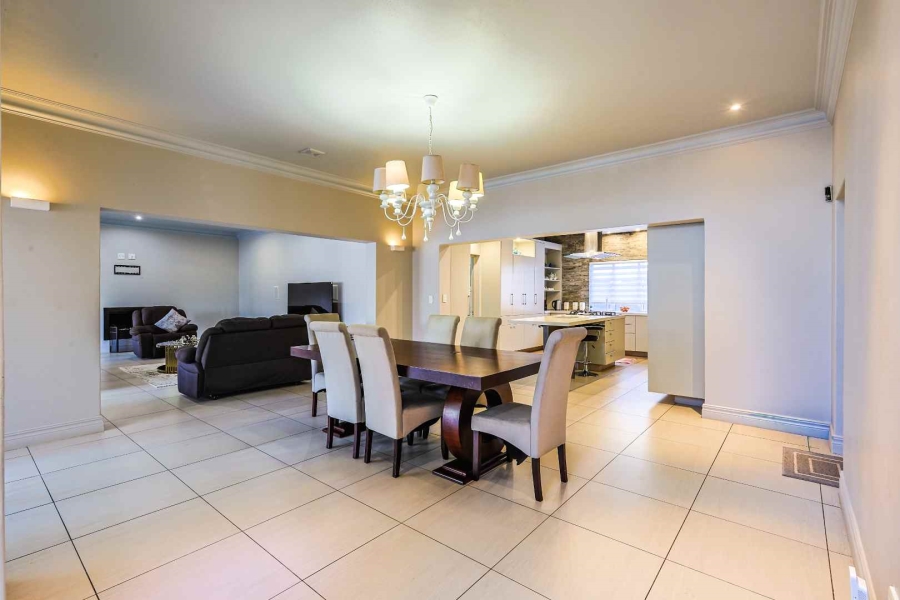 5 Bedroom Property for Sale in Mooikloof Gardens Gauteng
