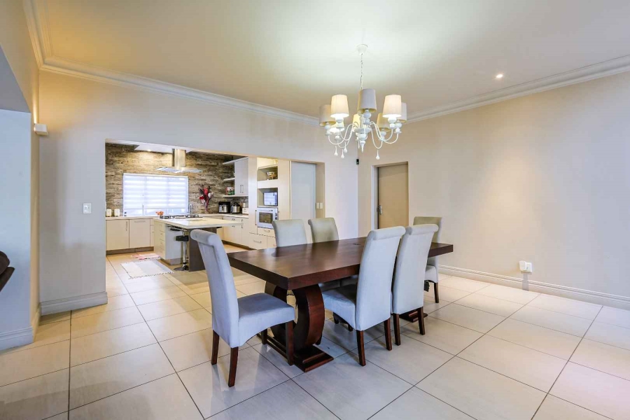 5 Bedroom Property for Sale in Mooikloof Gardens Gauteng