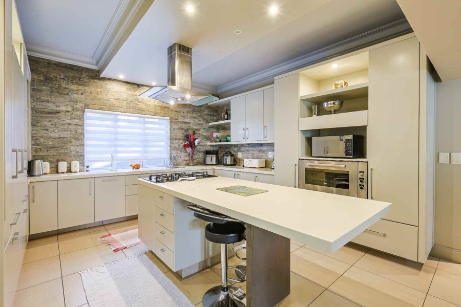 5 Bedroom Property for Sale in Mooikloof Gardens Gauteng