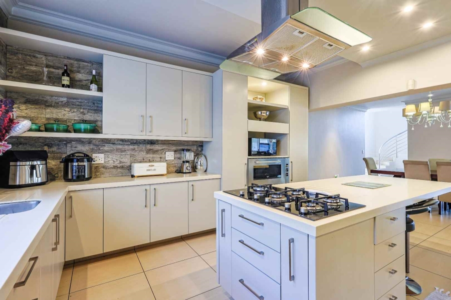 5 Bedroom Property for Sale in Mooikloof Gardens Gauteng