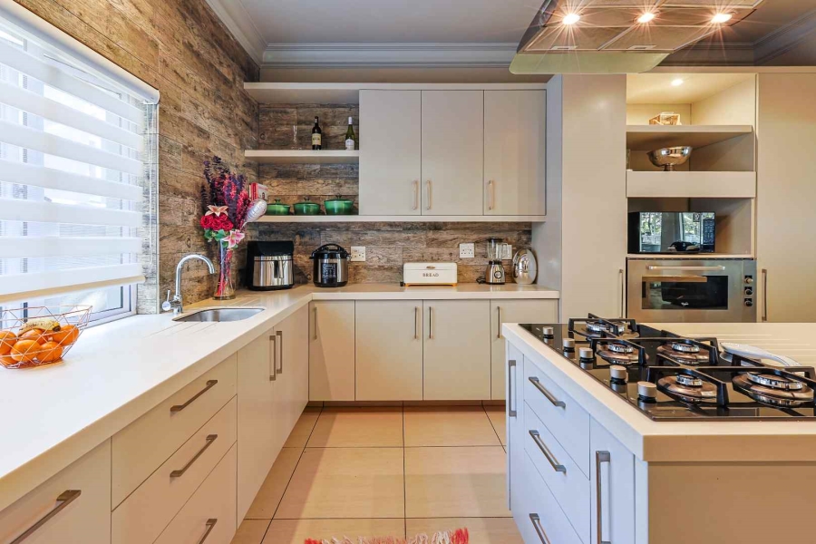 5 Bedroom Property for Sale in Mooikloof Gardens Gauteng