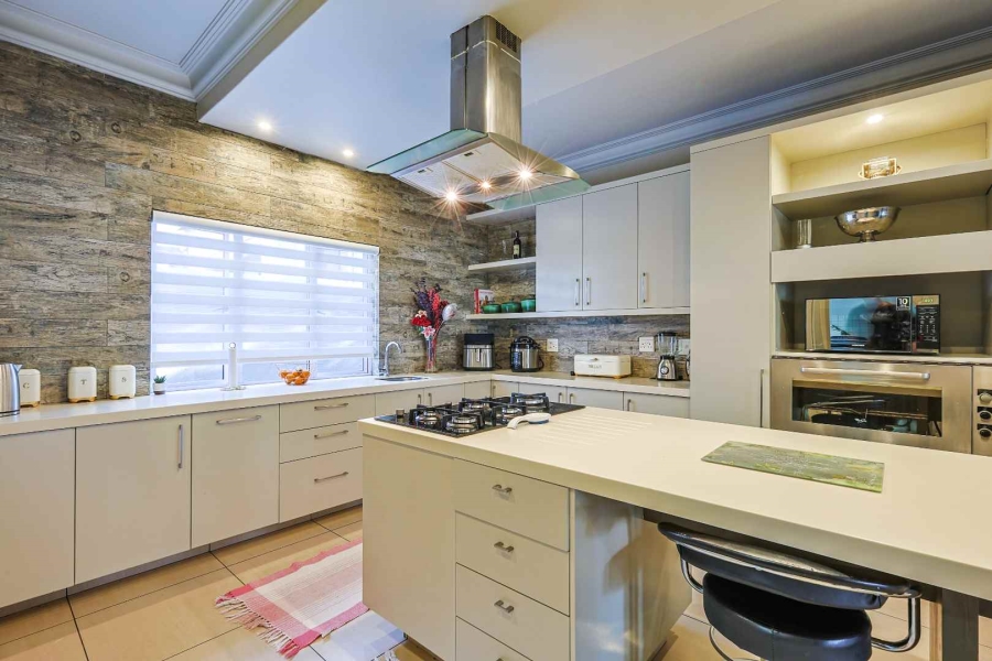 5 Bedroom Property for Sale in Mooikloof Gardens Gauteng