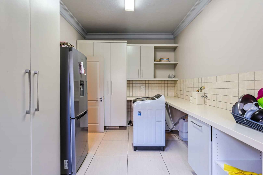 5 Bedroom Property for Sale in Mooikloof Gardens Gauteng