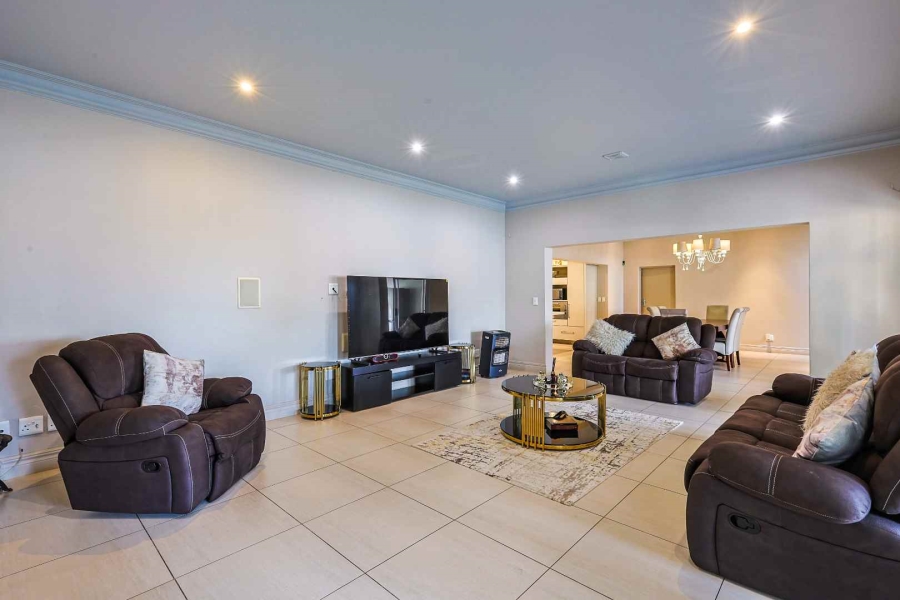5 Bedroom Property for Sale in Mooikloof Gardens Gauteng