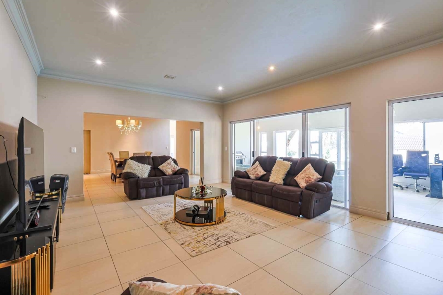 5 Bedroom Property for Sale in Mooikloof Gardens Gauteng