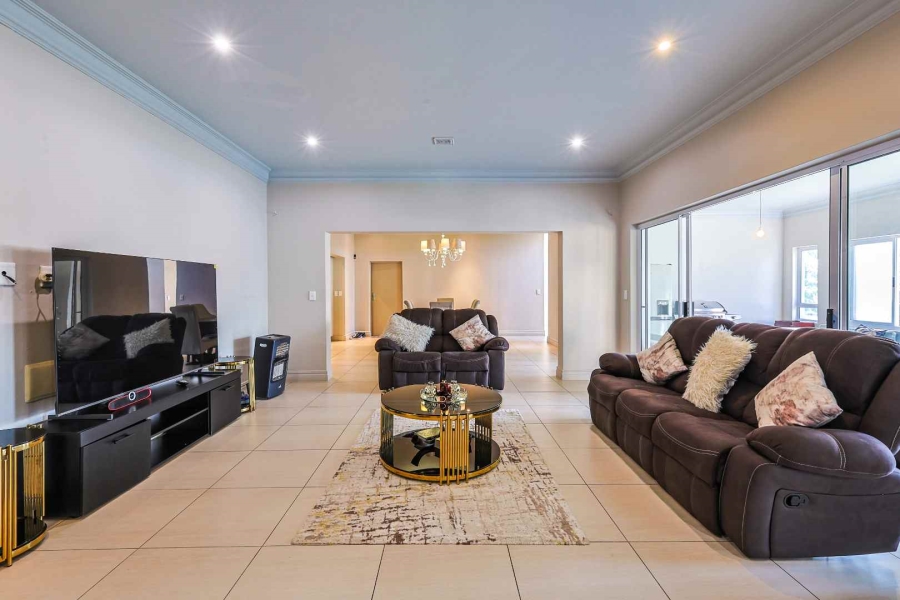 5 Bedroom Property for Sale in Mooikloof Gardens Gauteng
