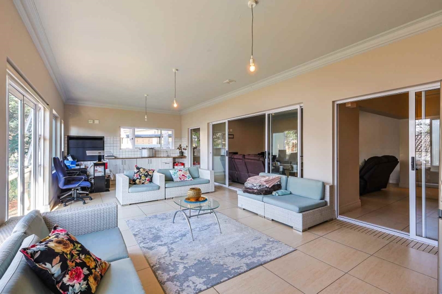 5 Bedroom Property for Sale in Mooikloof Gardens Gauteng