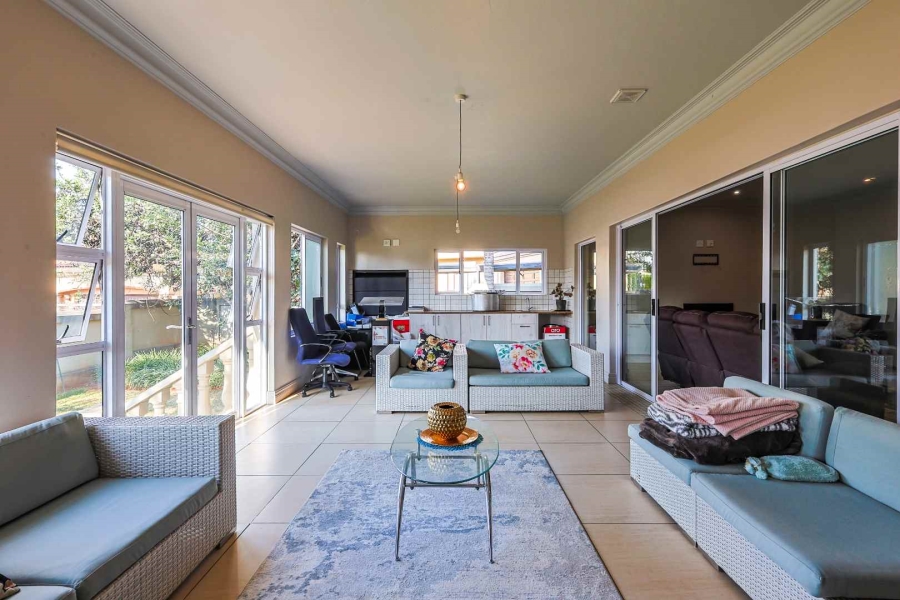5 Bedroom Property for Sale in Mooikloof Gardens Gauteng