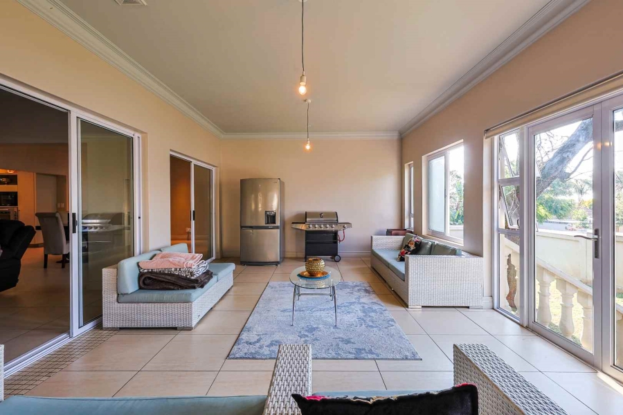 5 Bedroom Property for Sale in Mooikloof Gardens Gauteng