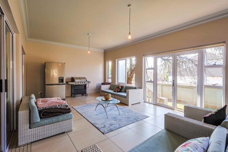 5 Bedroom Property for Sale in Mooikloof Gardens Gauteng