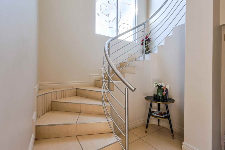 5 Bedroom Property for Sale in Mooikloof Gardens Gauteng