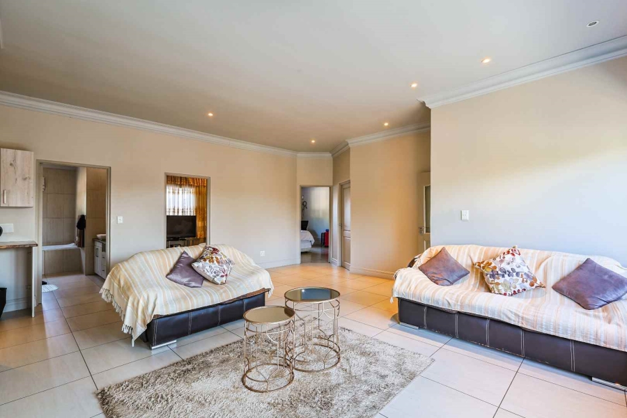 5 Bedroom Property for Sale in Mooikloof Gardens Gauteng