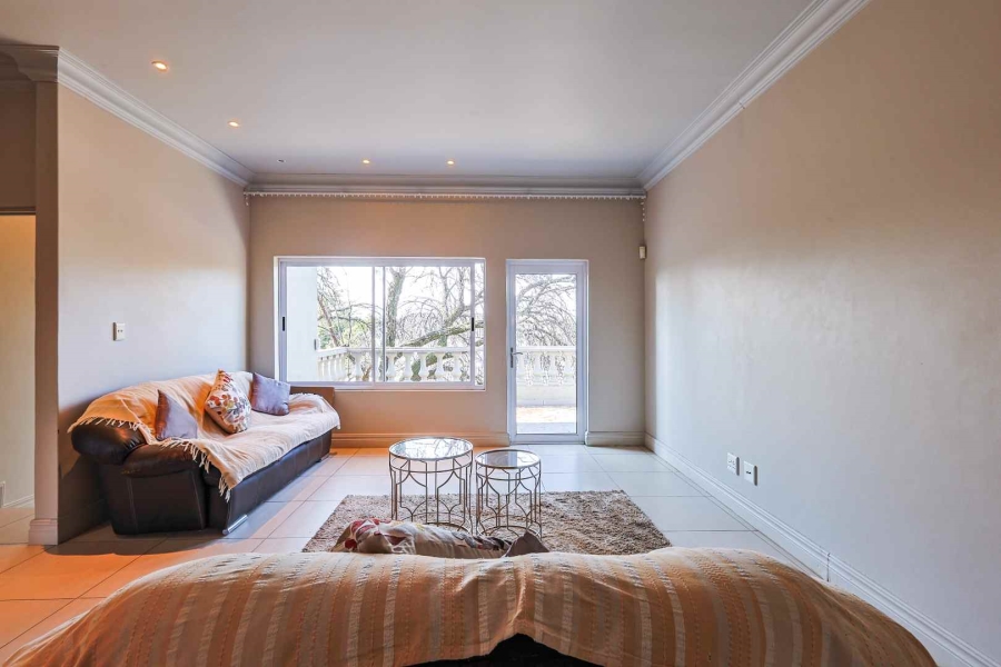 5 Bedroom Property for Sale in Mooikloof Gardens Gauteng