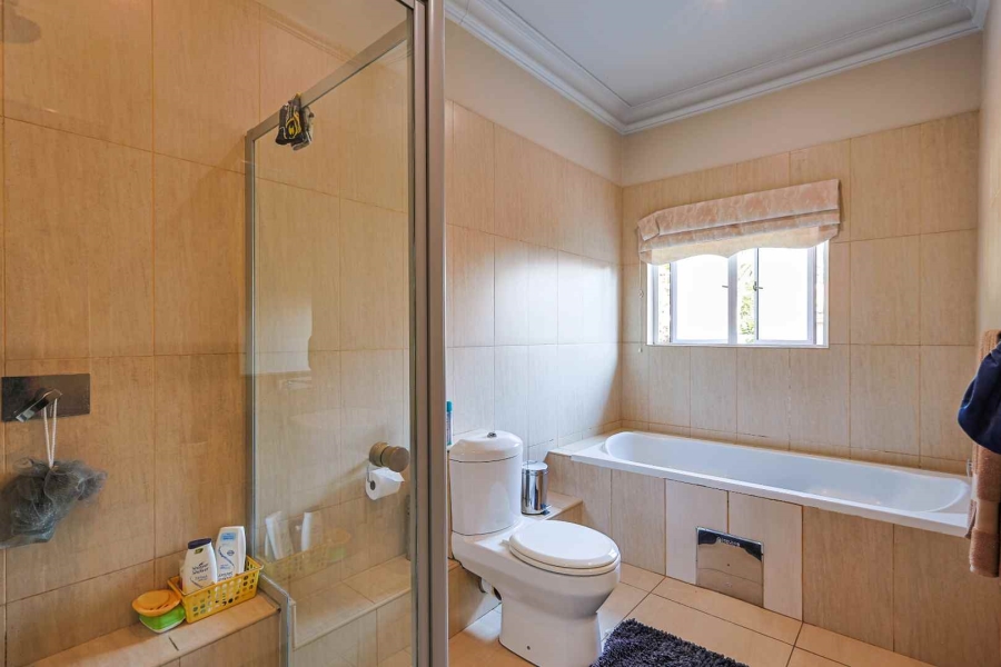 5 Bedroom Property for Sale in Mooikloof Gardens Gauteng