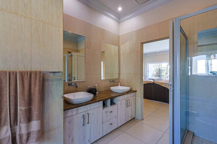 5 Bedroom Property for Sale in Mooikloof Gardens Gauteng