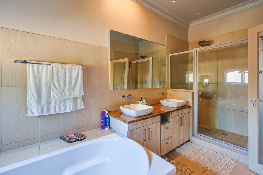 5 Bedroom Property for Sale in Mooikloof Gardens Gauteng