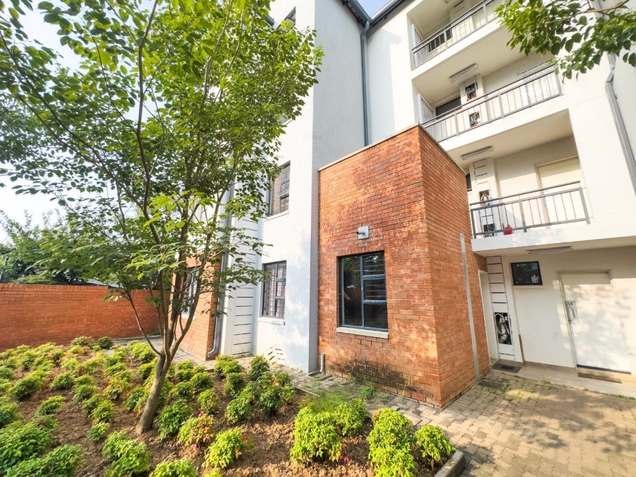 2 Bedroom Property for Sale in Lombardy Estate Gauteng