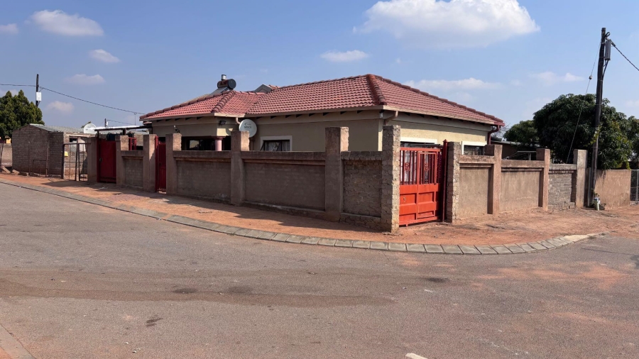 3 Bedroom Property for Sale in Soshanguve R Gauteng