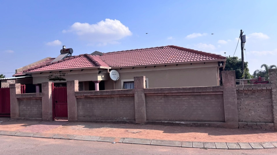 3 Bedroom Property for Sale in Soshanguve R Gauteng