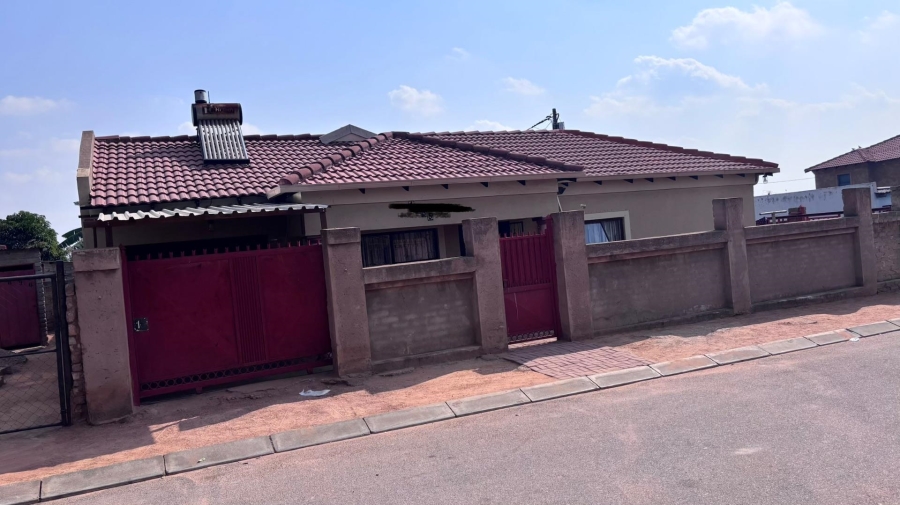3 Bedroom Property for Sale in Soshanguve R Gauteng
