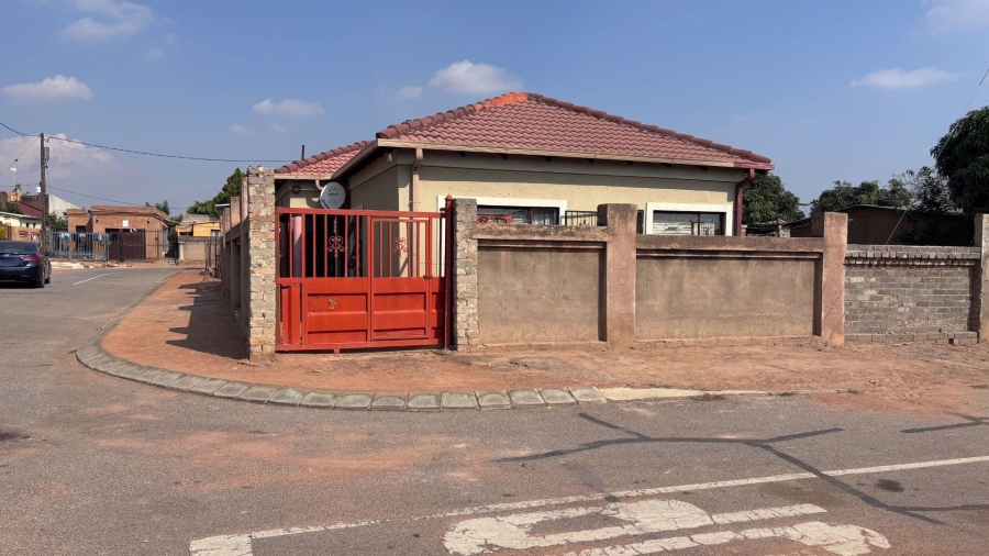 3 Bedroom Property for Sale in Soshanguve R Gauteng