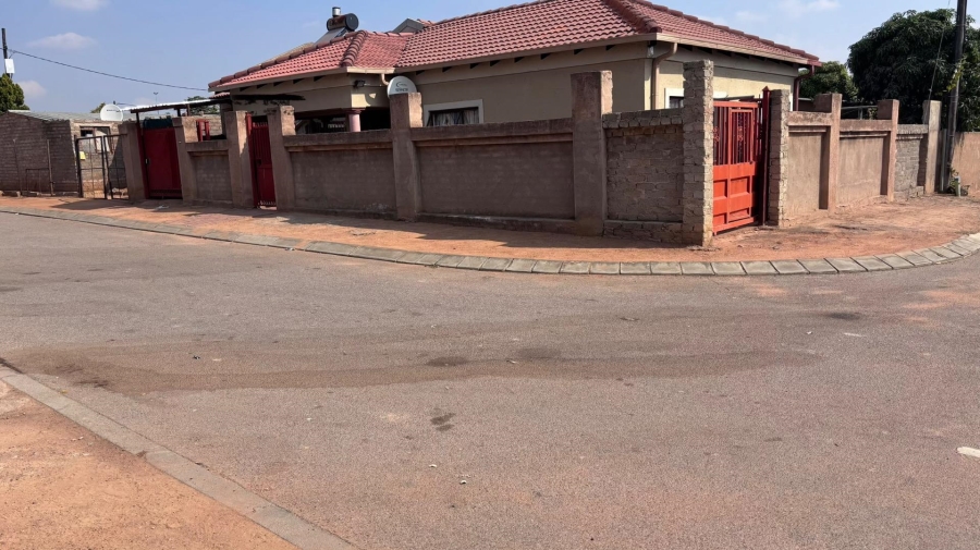 3 Bedroom Property for Sale in Soshanguve R Gauteng