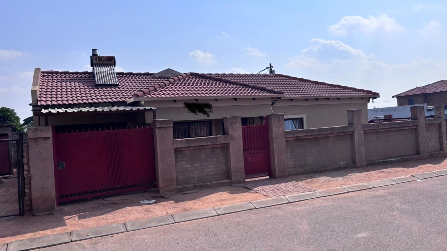 3 Bedroom Property for Sale in Soshanguve R Gauteng