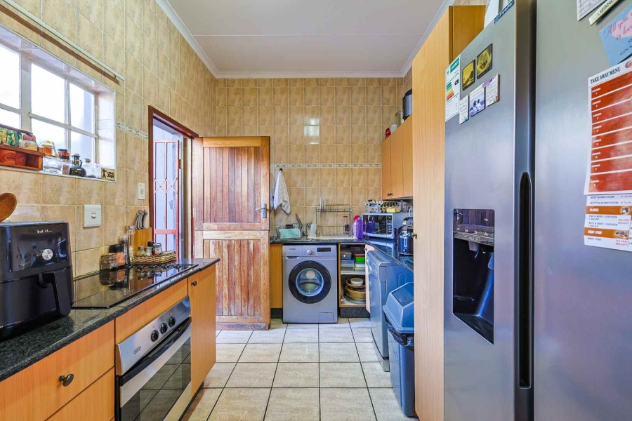 3 Bedroom Property for Sale in Faerie Glen Gauteng