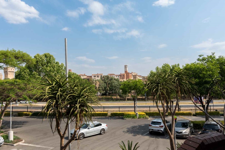 To Let Commercial Property for Rent in Magaliessig Gauteng
