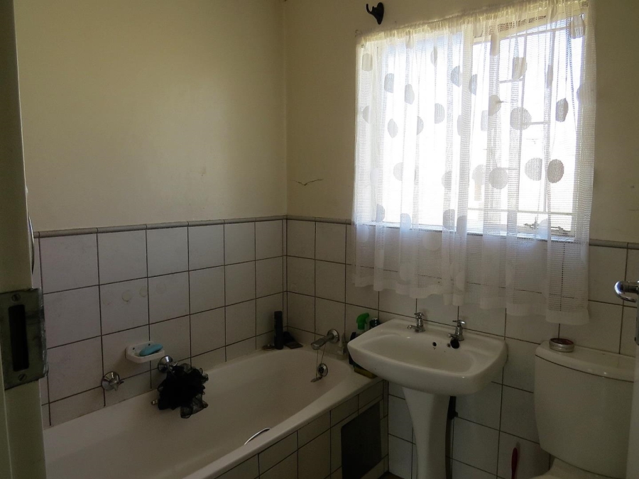 To Let 2 Bedroom Property for Rent in Ravenswood Gauteng