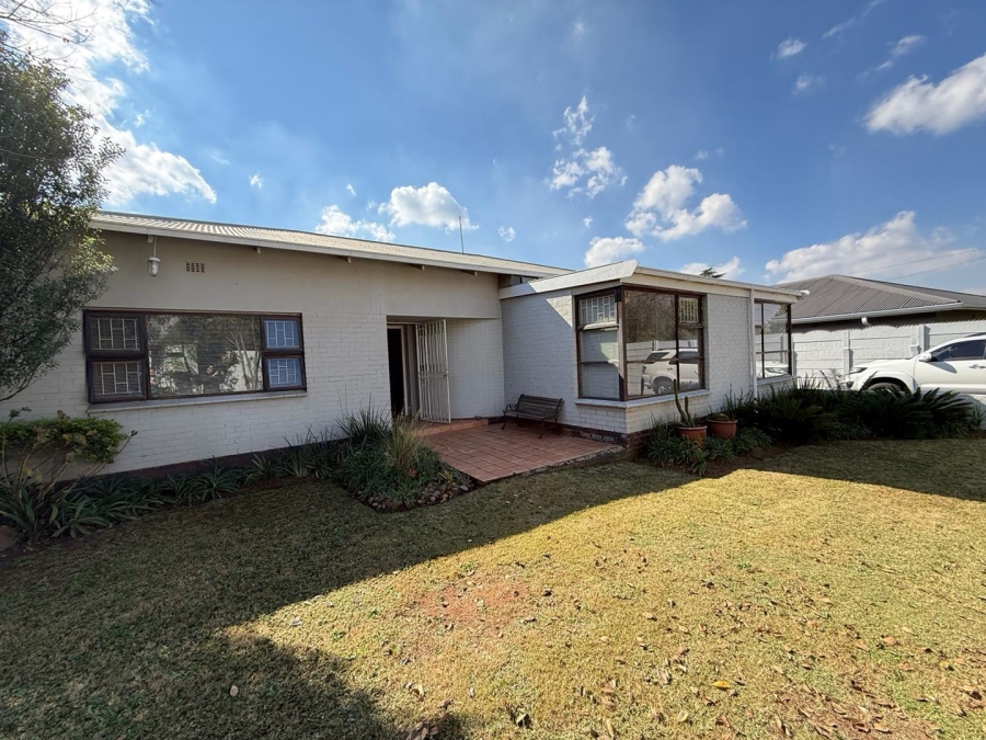 4 Bedroom Property for Sale in Discovery Gauteng