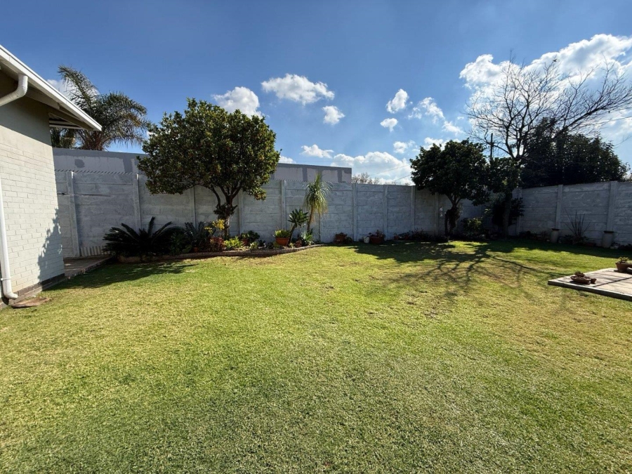 4 Bedroom Property for Sale in Discovery Gauteng