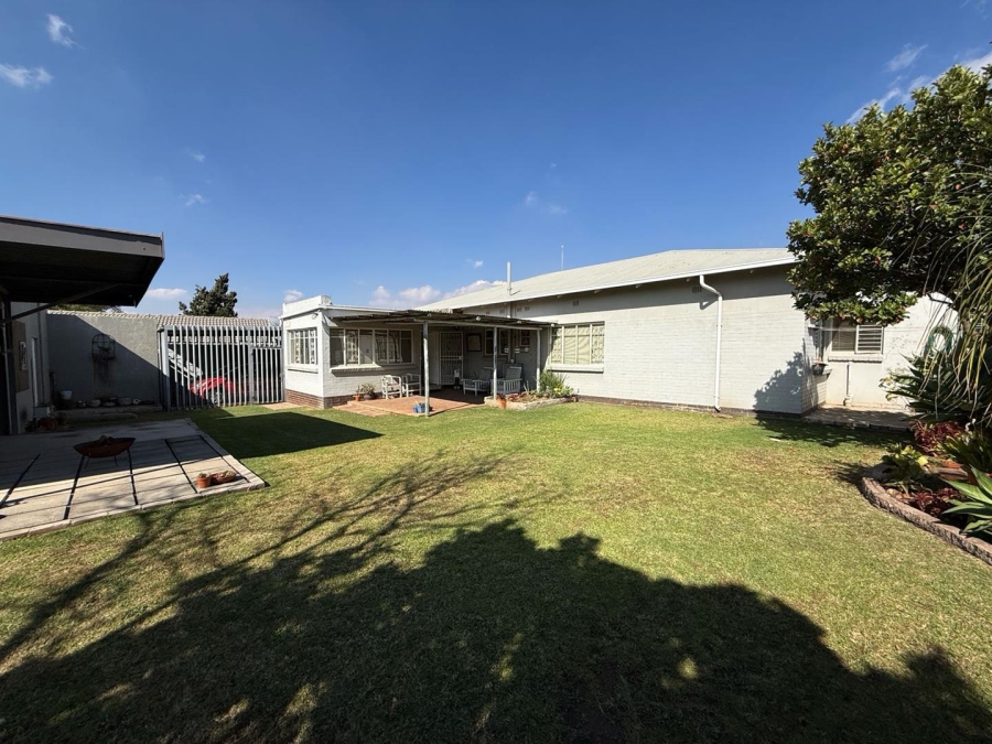 4 Bedroom Property for Sale in Discovery Gauteng