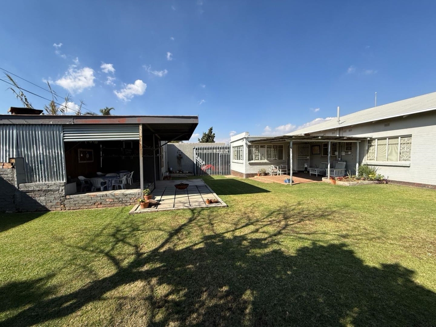 4 Bedroom Property for Sale in Discovery Gauteng