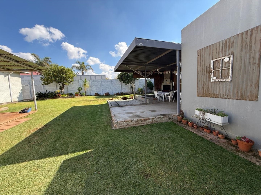 4 Bedroom Property for Sale in Discovery Gauteng