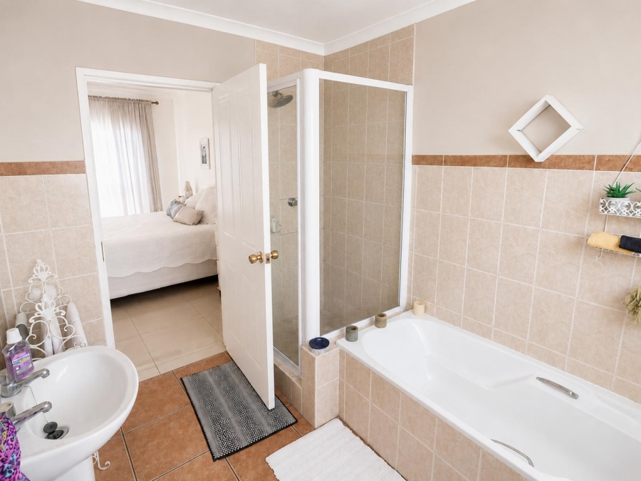 3 Bedroom Property for Sale in Wilgeheuwel Gauteng